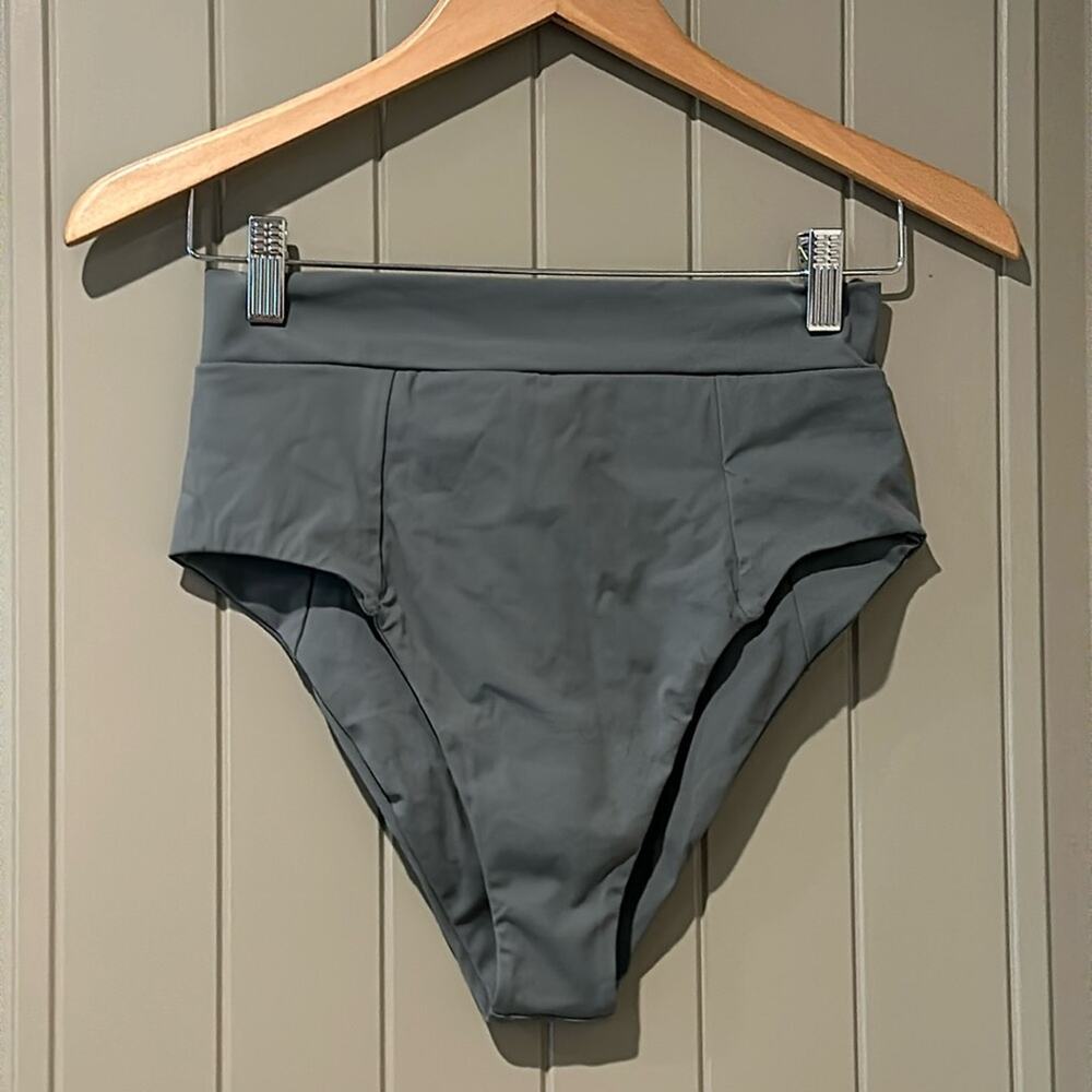 VITAMIN A Swimwear Sz XL NWT